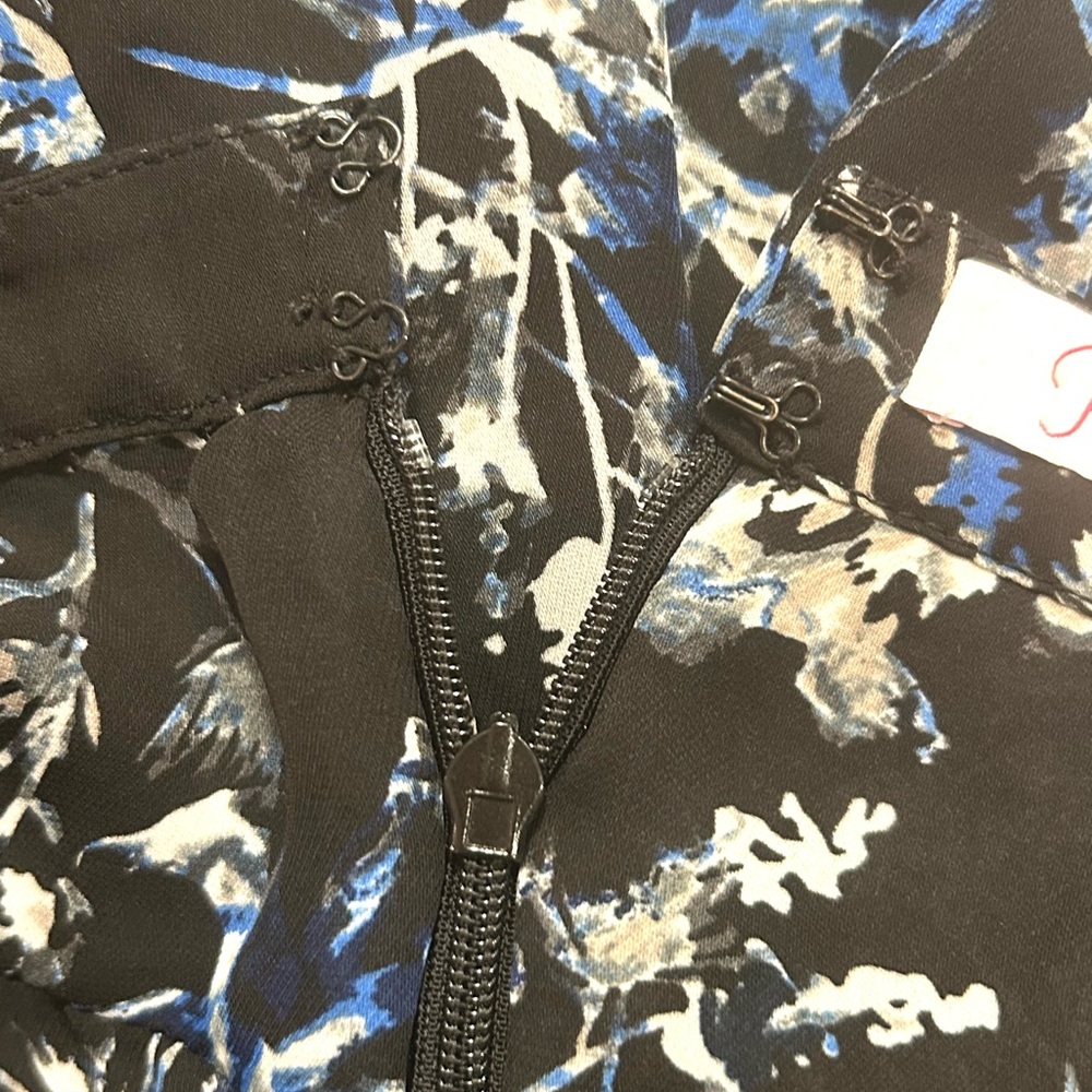 Parker Navy and White Sleeveless Floral Mini Dress - Picture 8 of 9